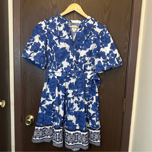 Joie Blue and White Floral Puff sleeve belted Dress (missing 1 Botton) - Picture 3 of 4